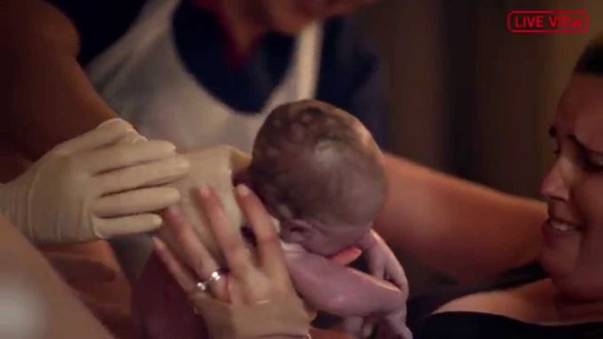 Samsung Helps Family Share Third Childbirth Together Samsung